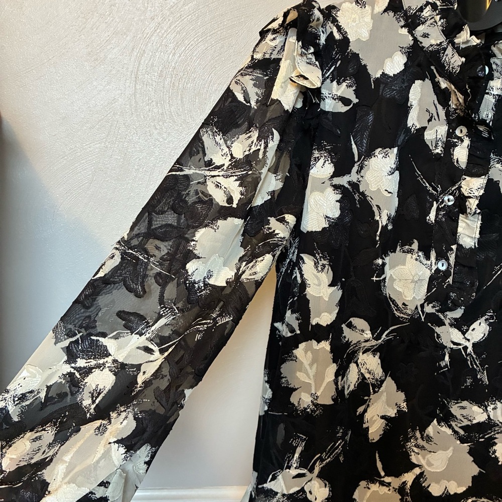 Entro Black & White Long Sleeve Dress - Picture 4 of 9